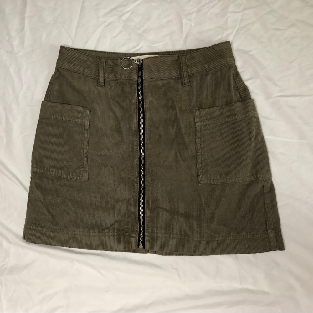 Corduroy skirt with pockets